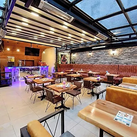 Hotel Royal Garden And 3*